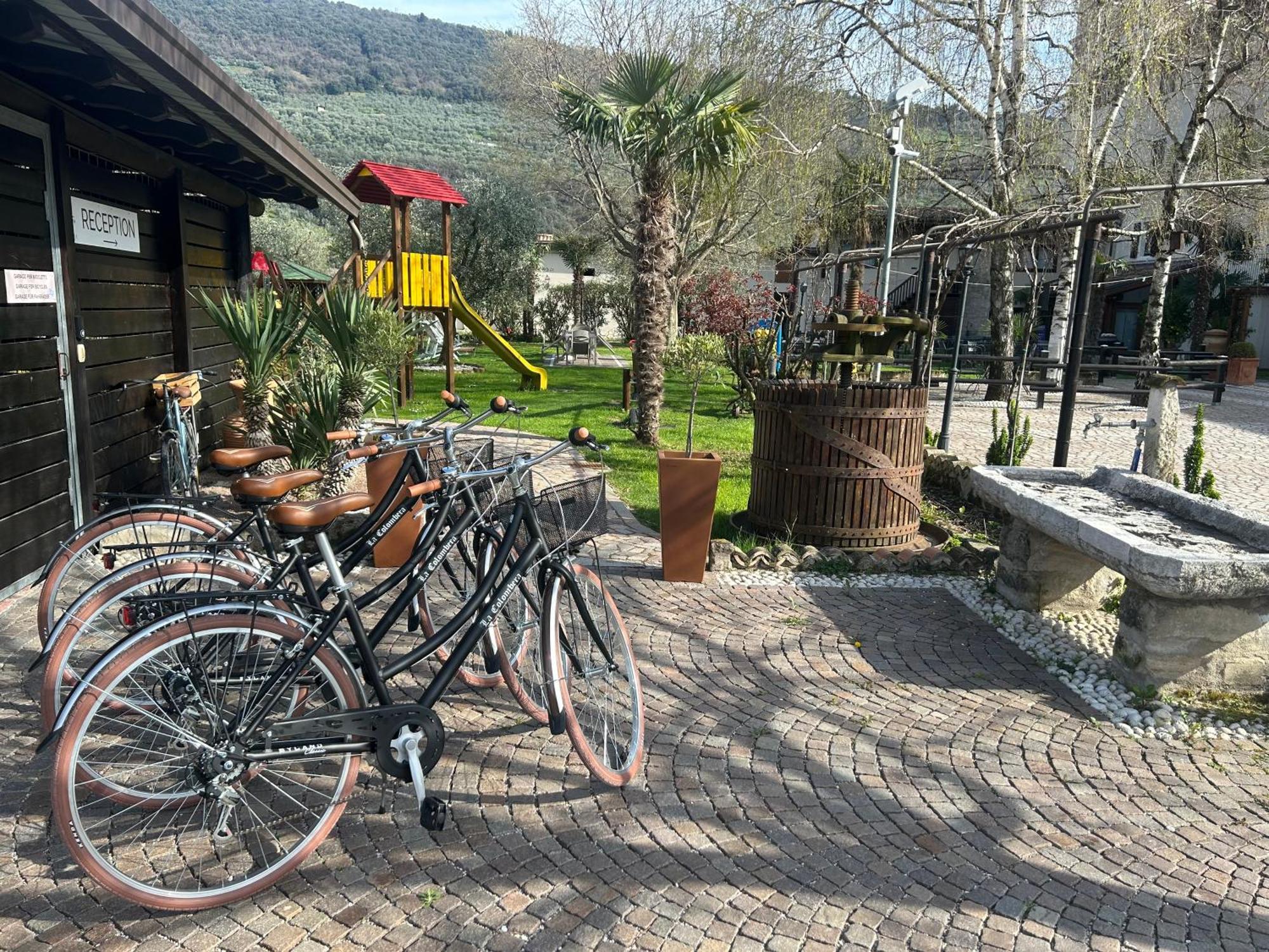 Residence La Colombera Riva del Garda Eksteriør bilde