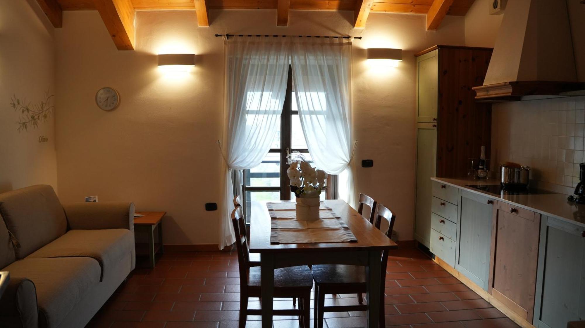 Residence La Colombera Riva del Garda Rom bilde